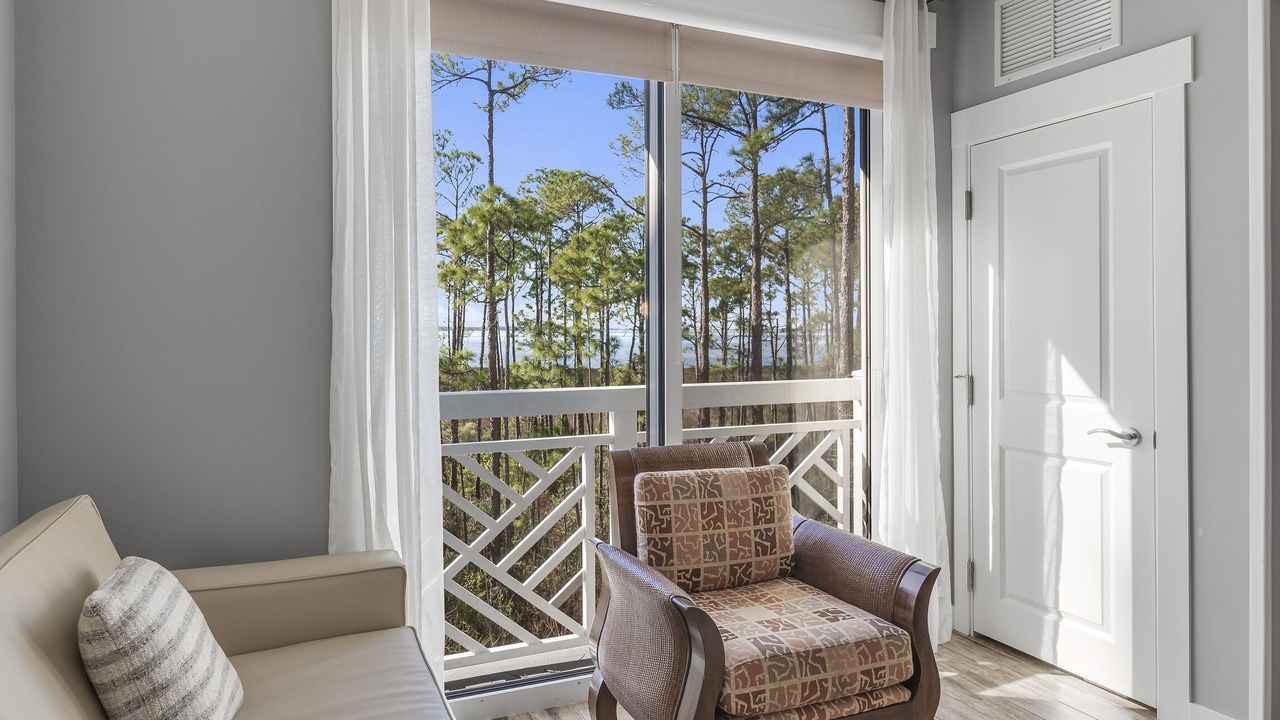 Photo of Livingroom in Baytowne Wharf