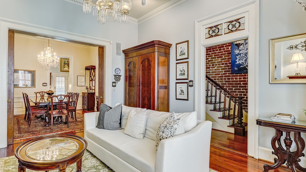 Photo of Livingroom in Historic District - North