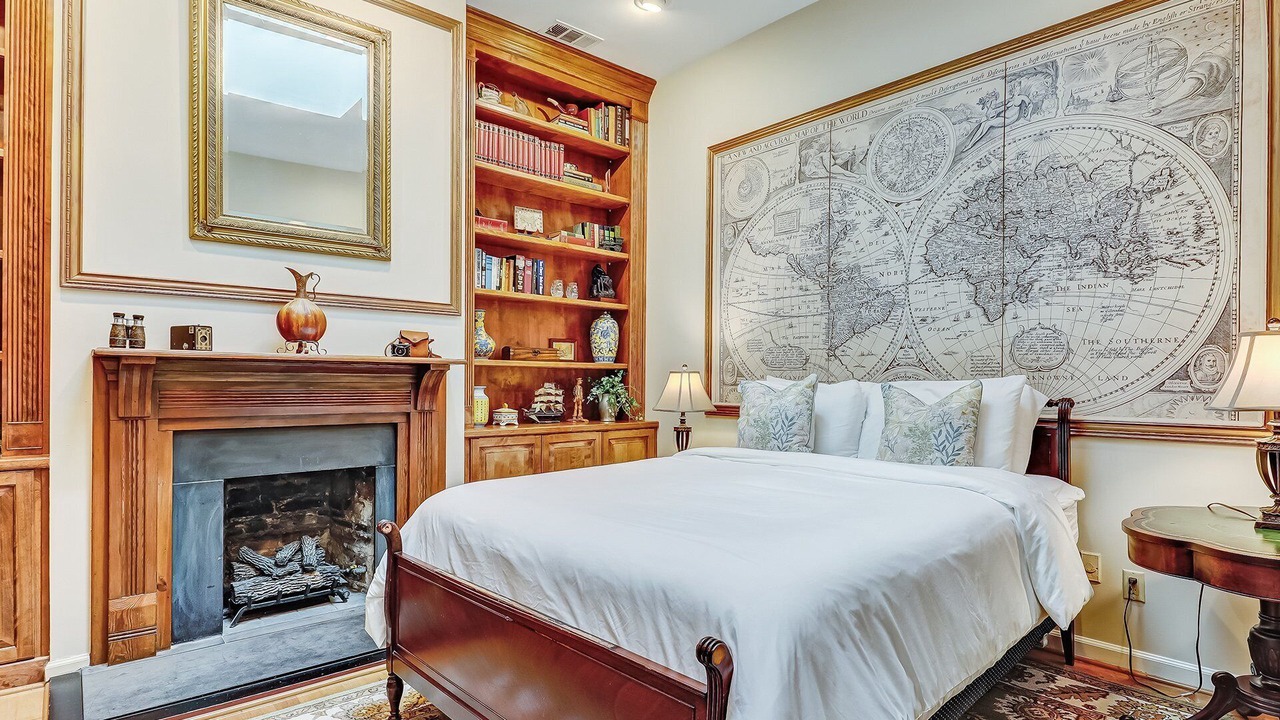 Photo of Bedroom in Historic District - North
