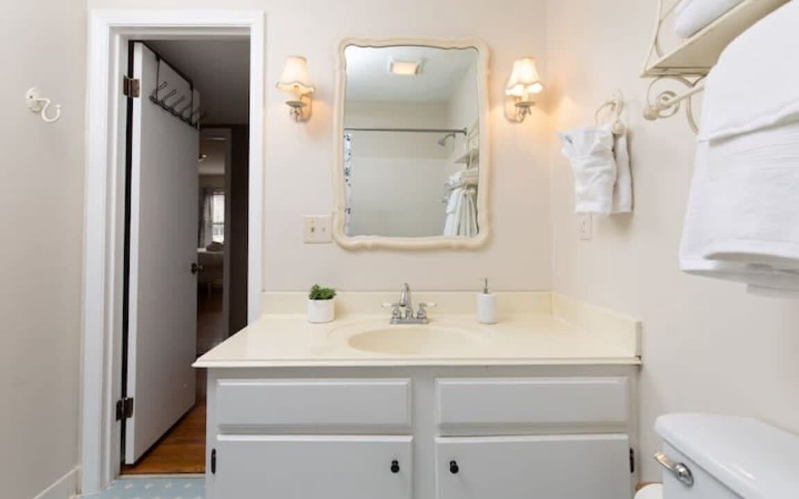 Photo of Bathroom in Gunter Afs