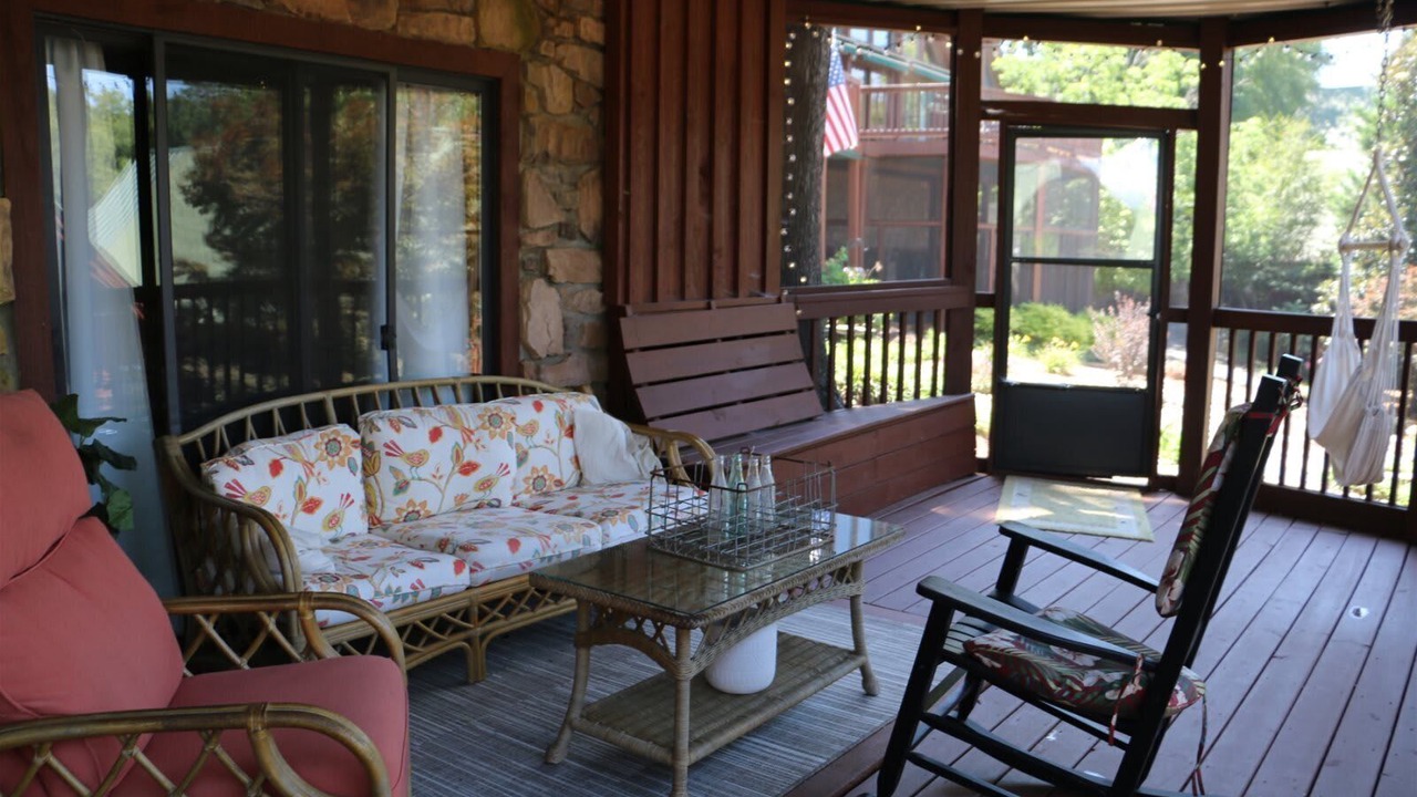 Photo of Livingroom in Six Mile