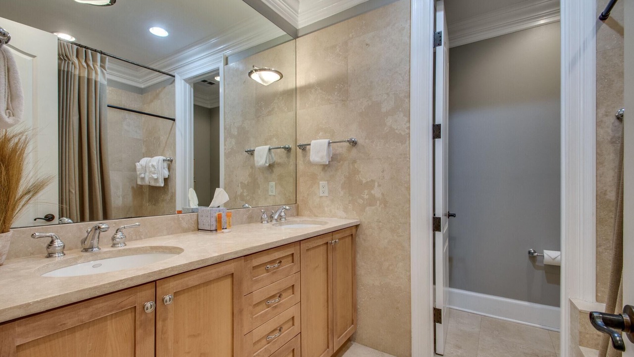 Photo of Bathroom in Baytowne Wharf