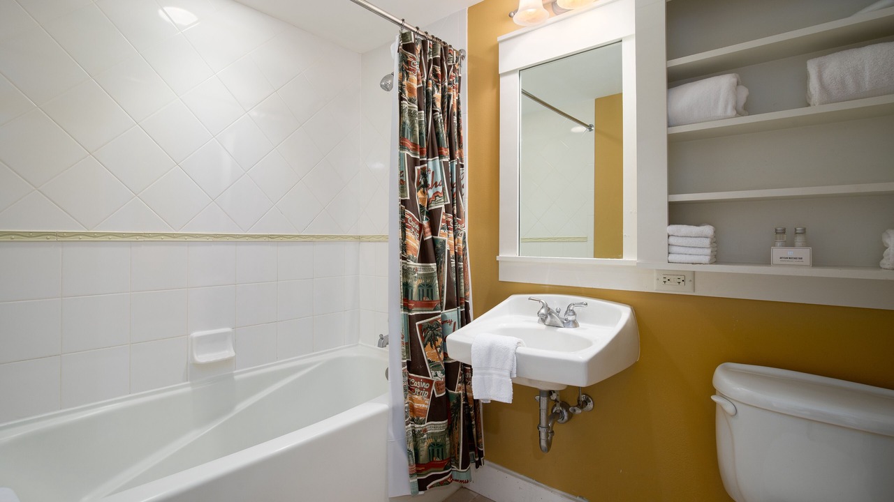 Photo of Bathroom in Baytowne Wharf