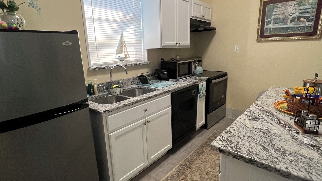 Photo of Kitchen in Kenner - Louis Armstrong International Airport
