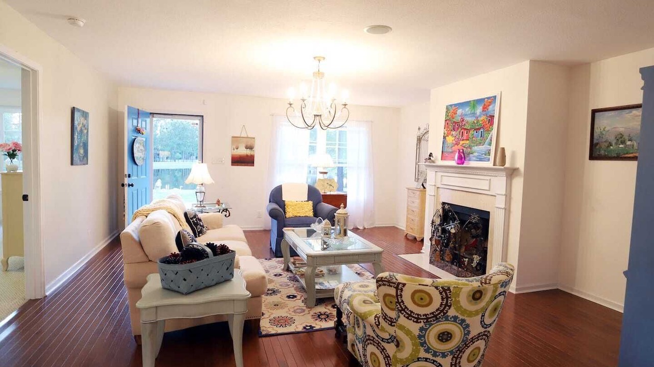 Photo of Livingroom in Eastman
