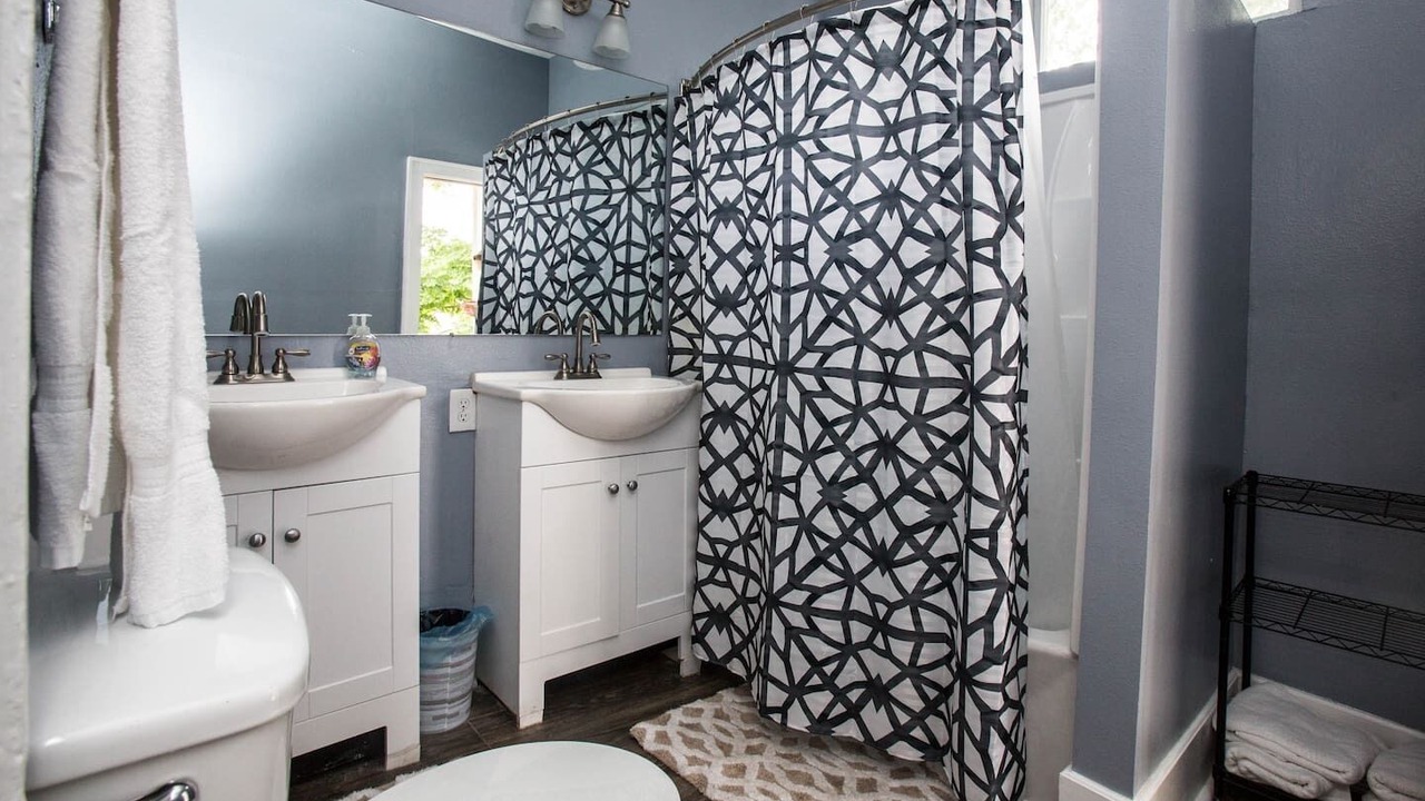 Photo of Bathroom in Tulane - Gravier