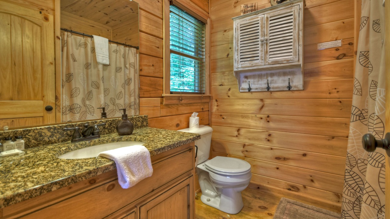 Photo of Bathroom in Cherry Log