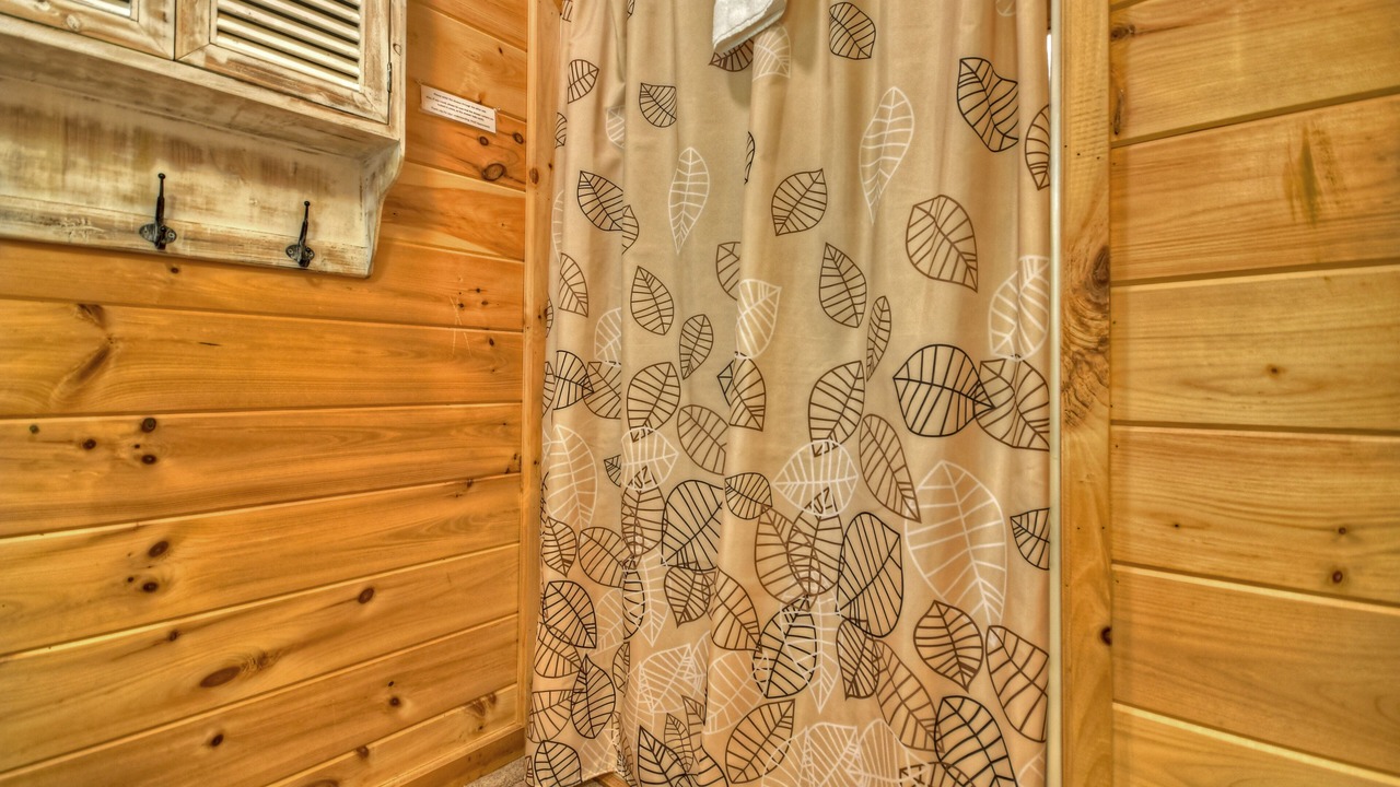 Photo of Bathroom in Cherry Log