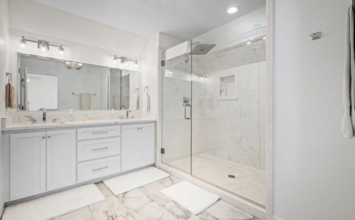Photo of Bathroom in Dauphin Island