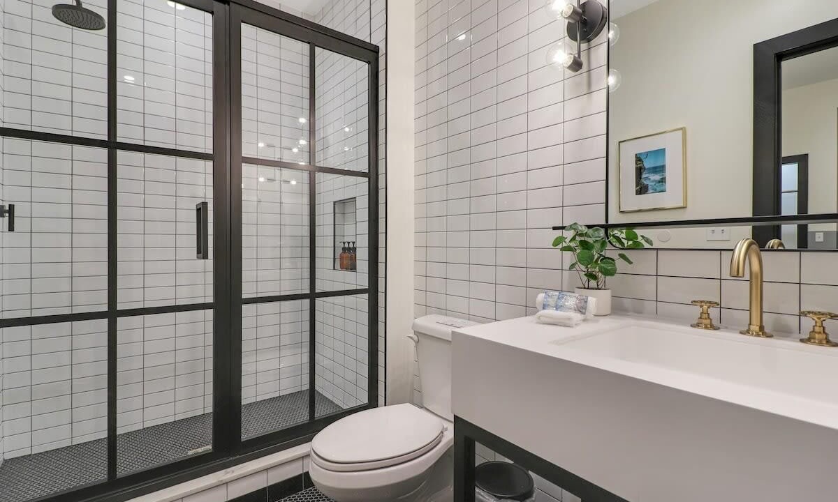 Photo of Bathroom in Arts/Warehouse District