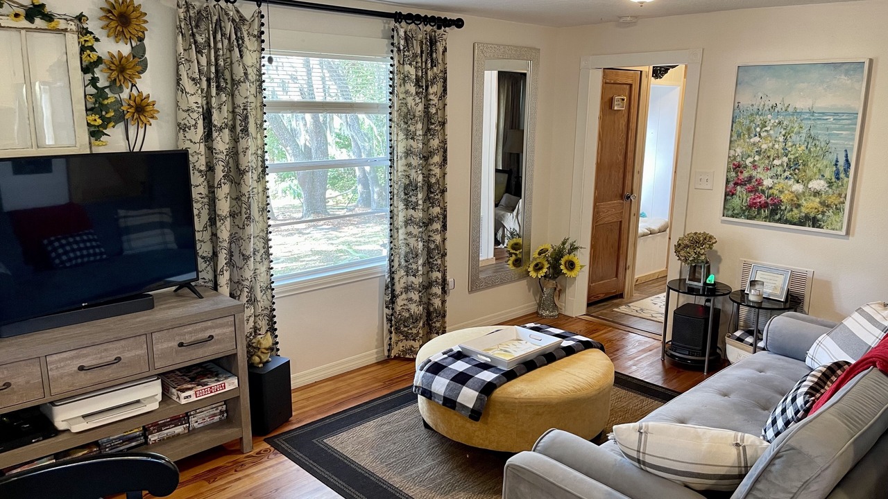 Photo of Livingroom in Edgar