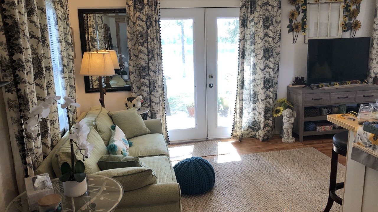 Photo of Livingroom in Edgar
