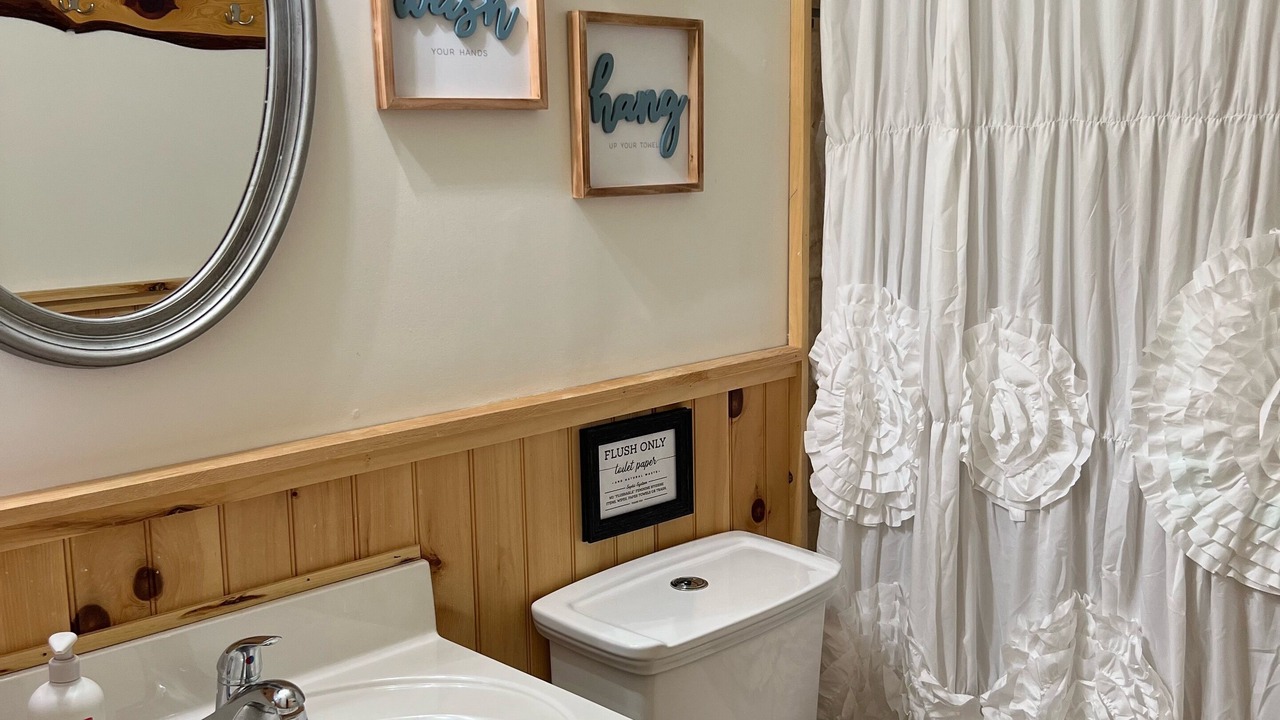 Photo of Bathroom in Reed Creek