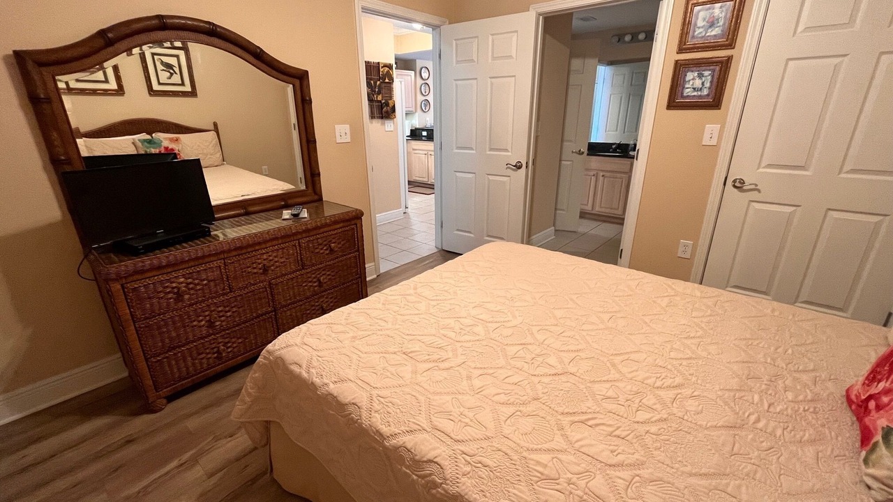 Photo of Bedroom in Gulf Shores