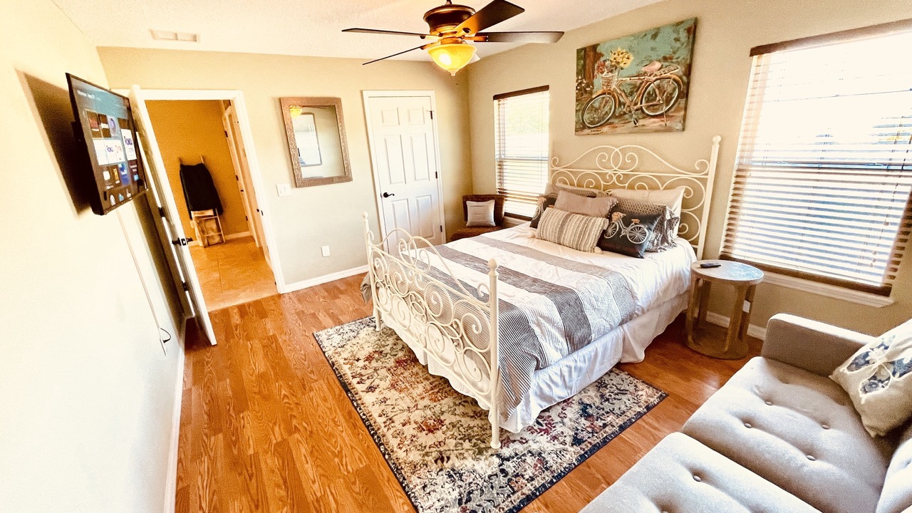 Photo of Bedroom in Hollister
