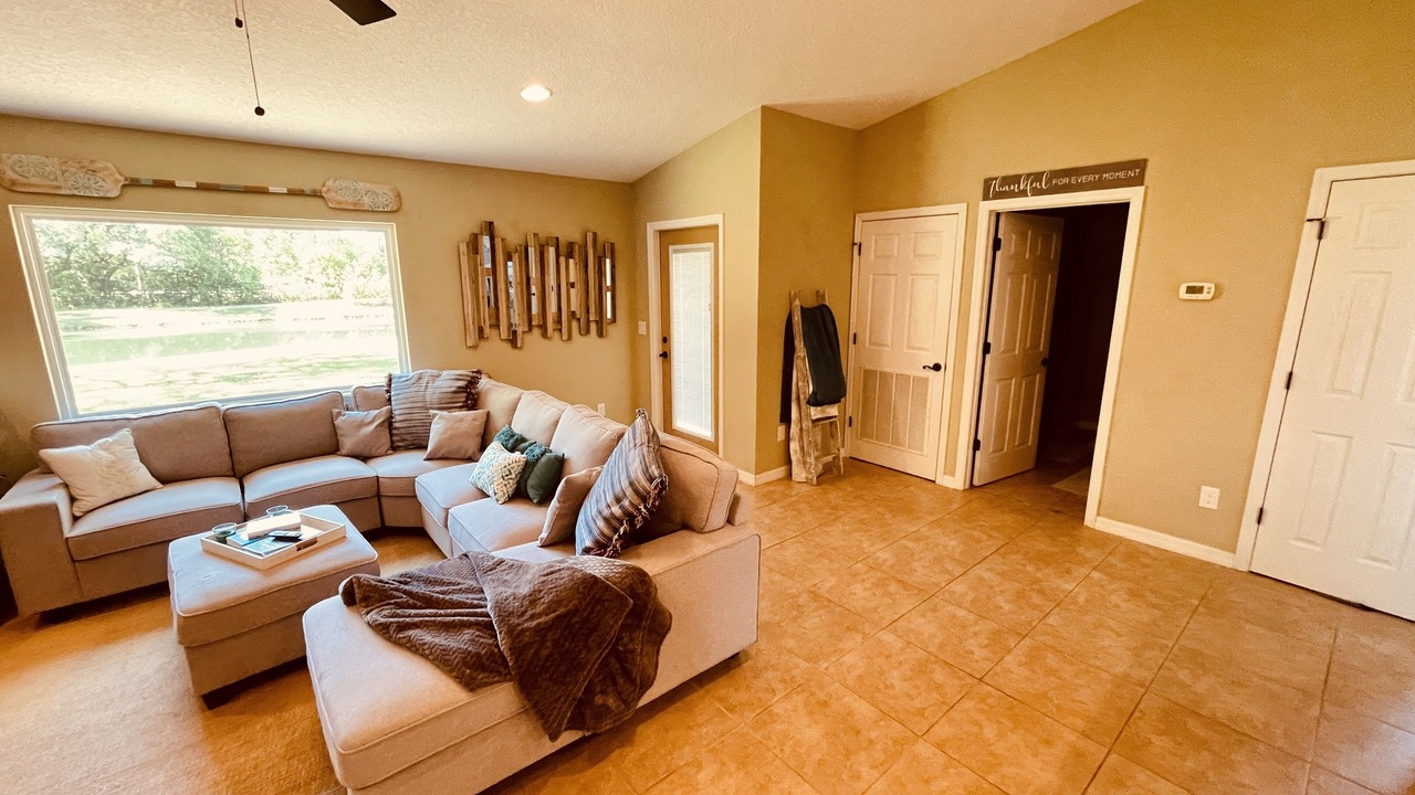 Photo of Livingroom in Hollister
