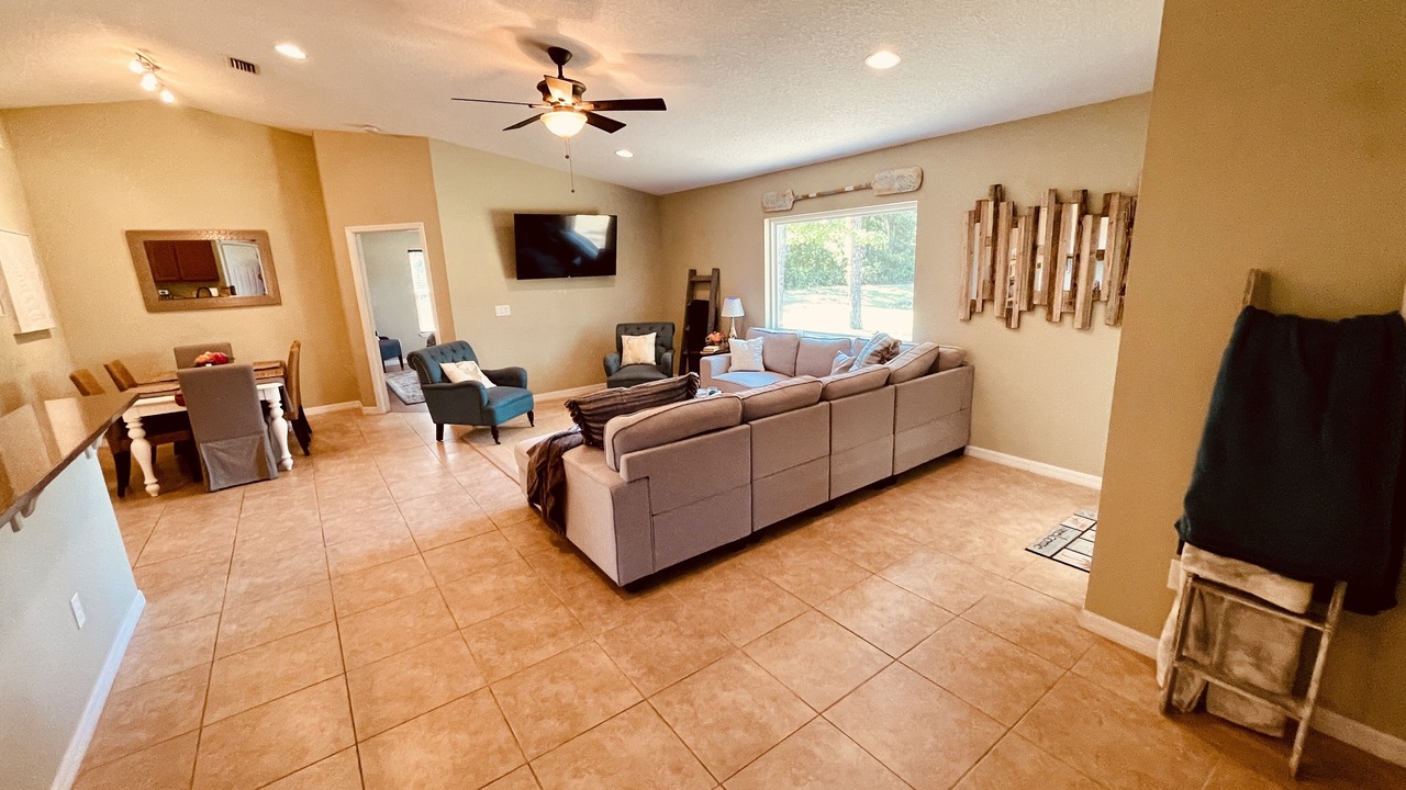 Photo of Livingroom in Hollister