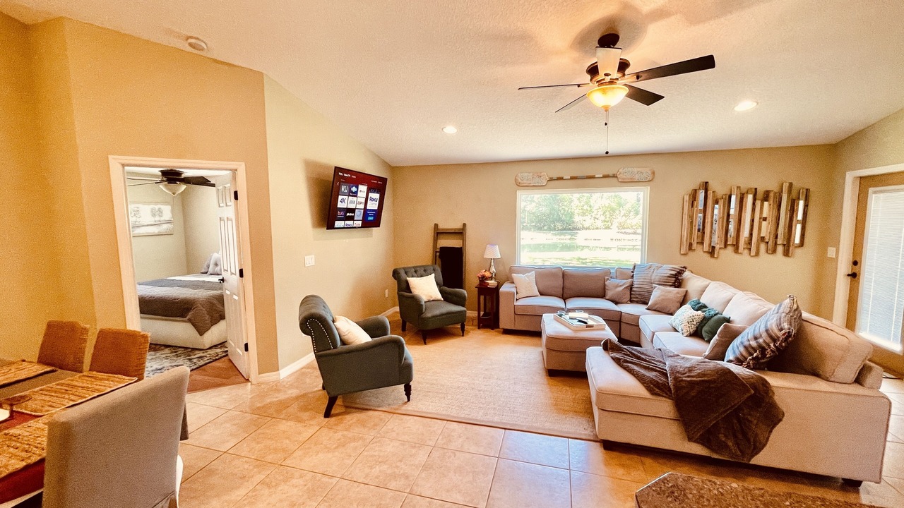 Photo of Livingroom in Hollister