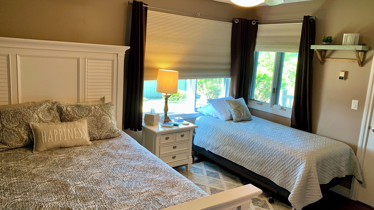 Photo of Bedroom in Acme