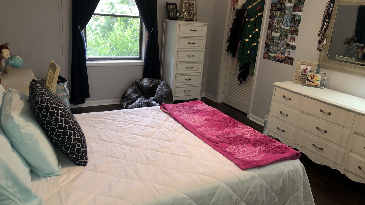 Photo of Bedroom in Northport