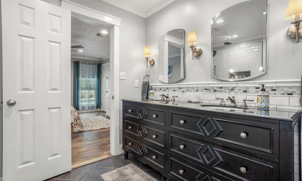 Photo of Bathroom in Ocean Springs