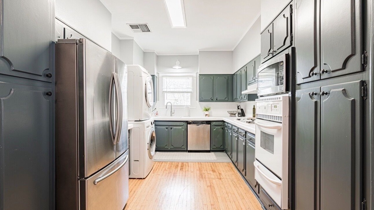 Photo of Kitchen in Central Carrollton Association