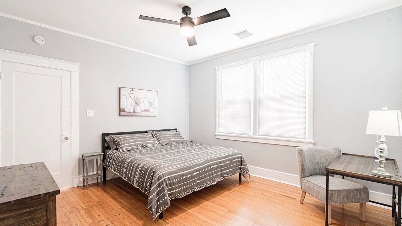 Photo of Bedroom in Central Carrollton Association