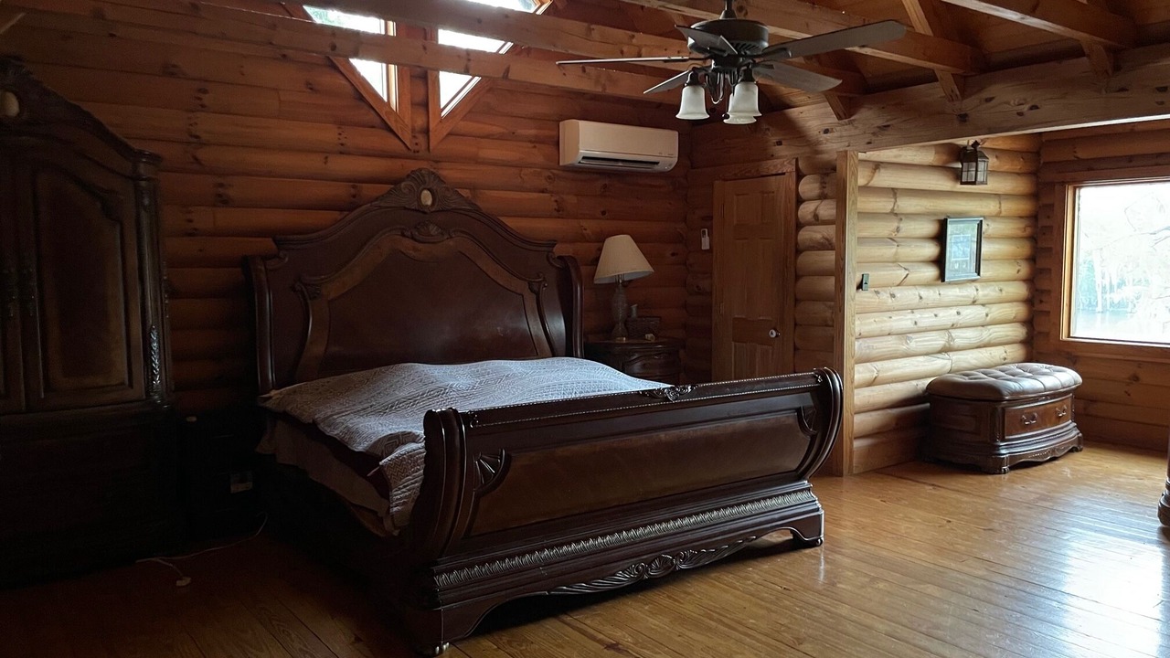 Photo of Bedroom in Redwood
