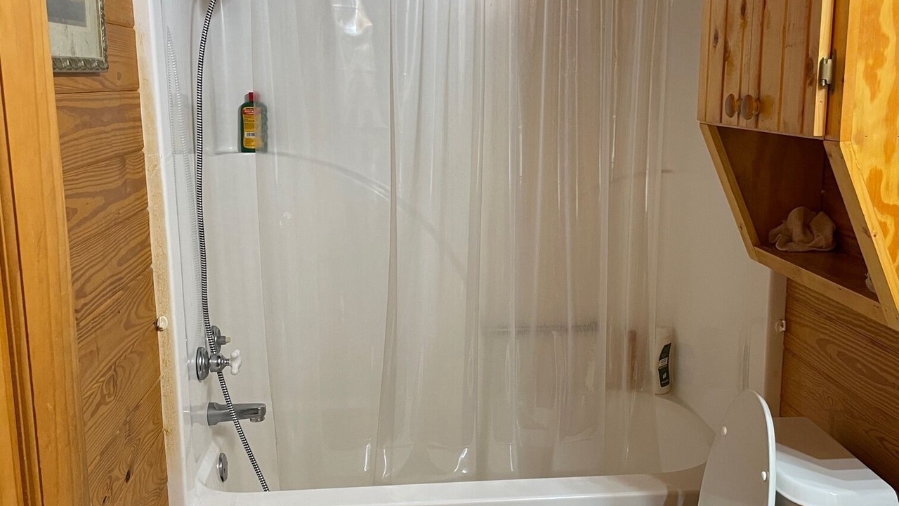 Photo of Bathroom in Redwood