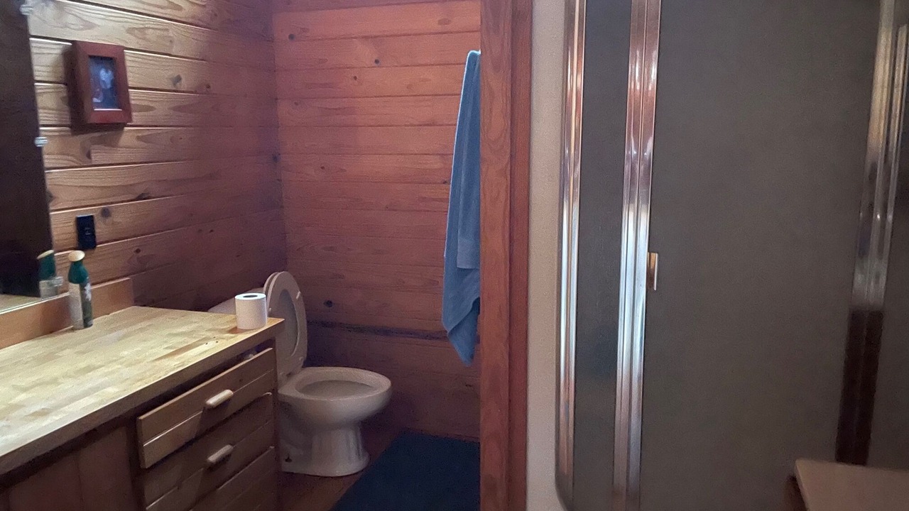 Photo of Bathroom in Redwood