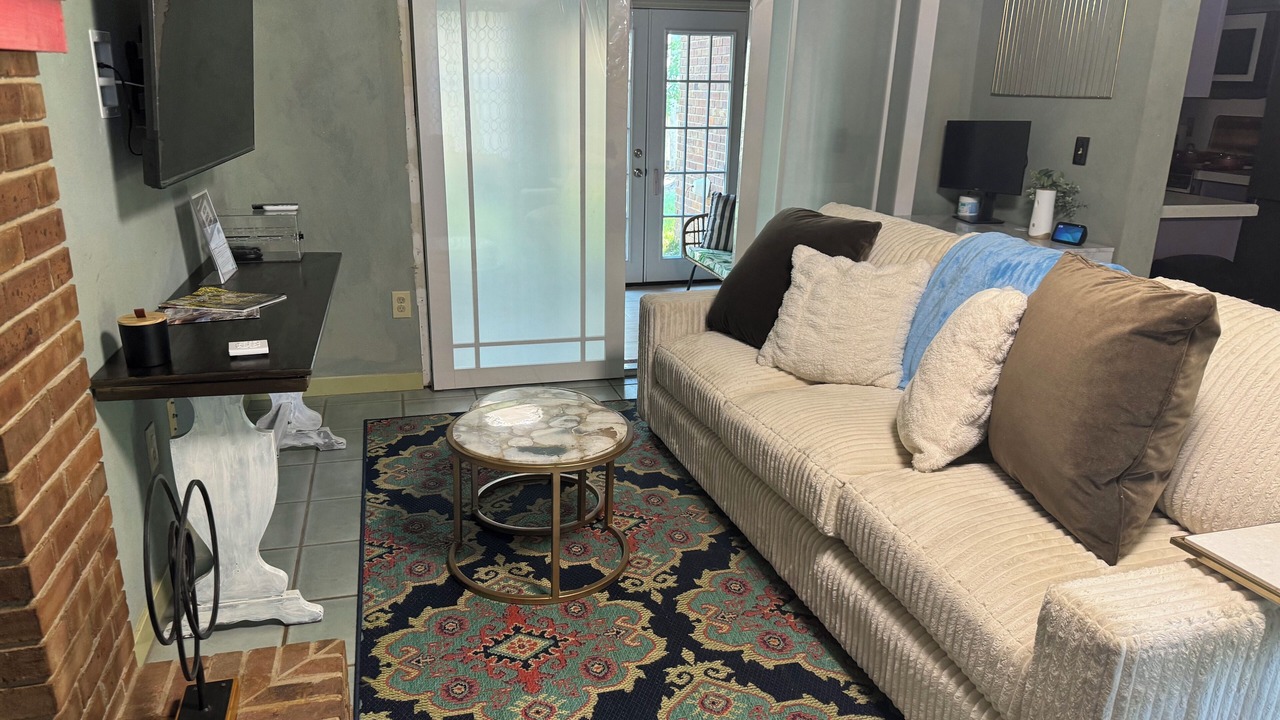 Photo of Livingroom in Tougaloo