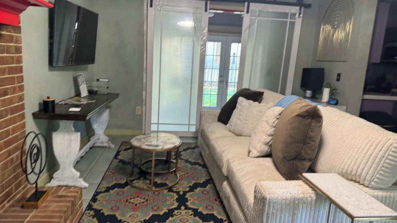 Photo of Livingroom in Tougaloo