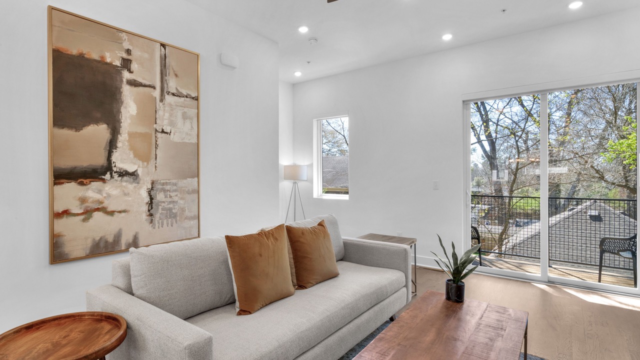 Photo of Livingroom in East Lake