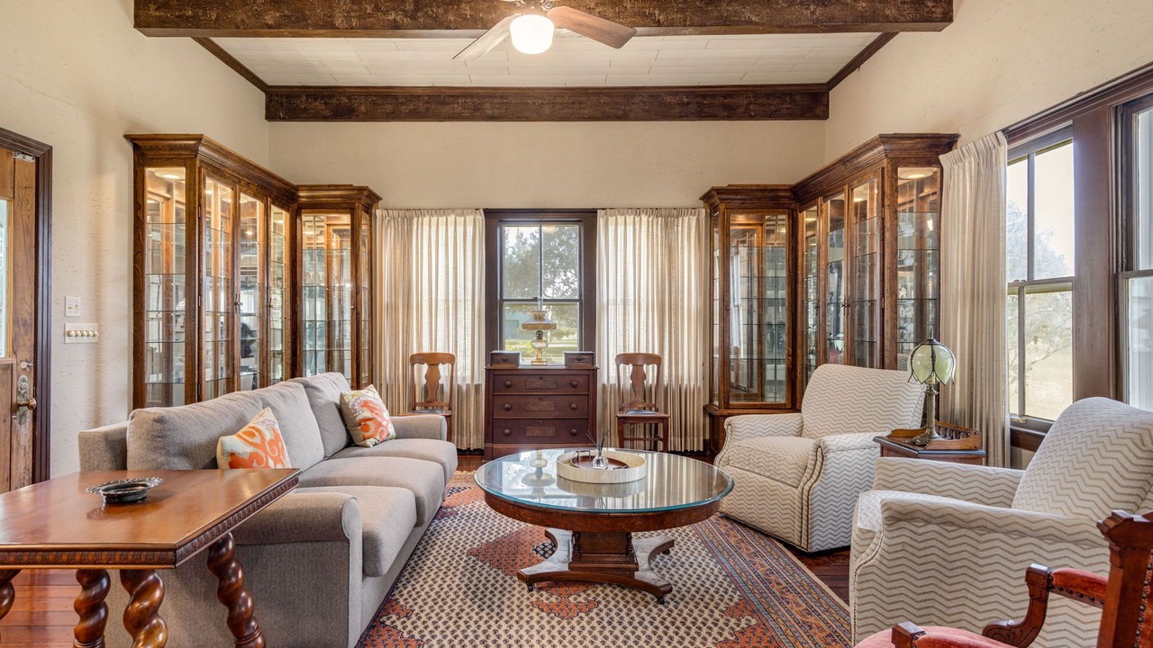 Photo of Livingroom in Milton