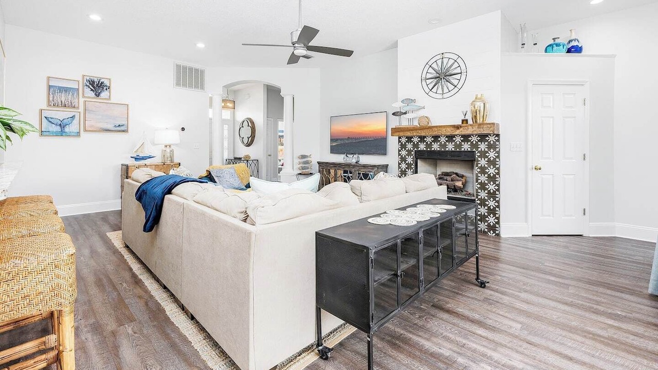Photo of Livingroom in Avalon Beach Estates