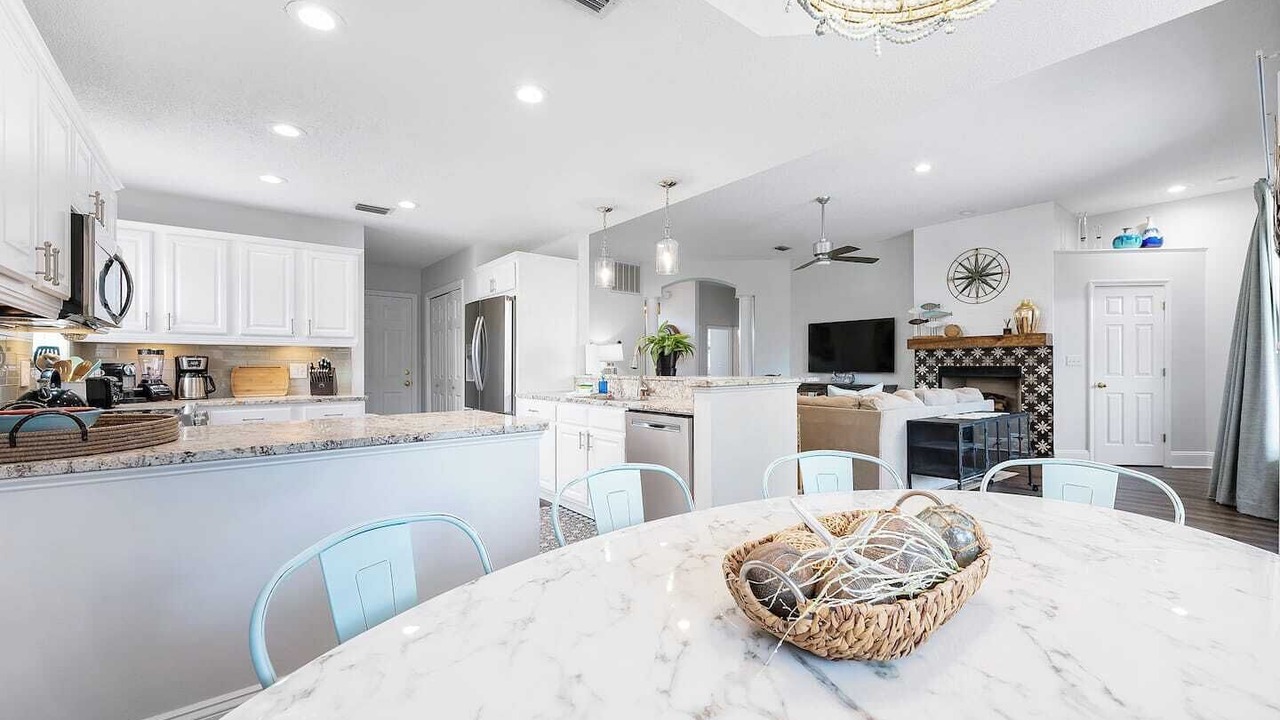 Photo of Others in Avalon Beach Estates