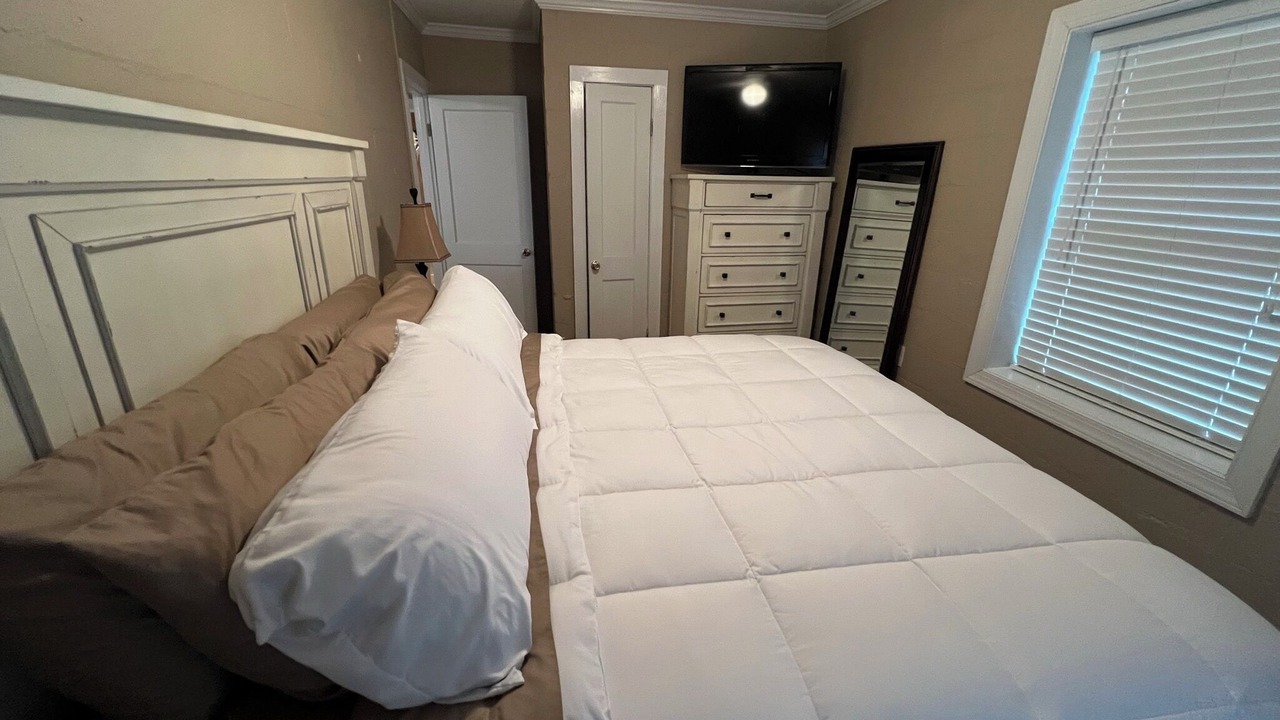 Photo of Bedroom in Cobb