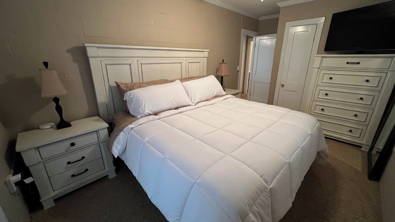 Photo of Bedroom in Cobb