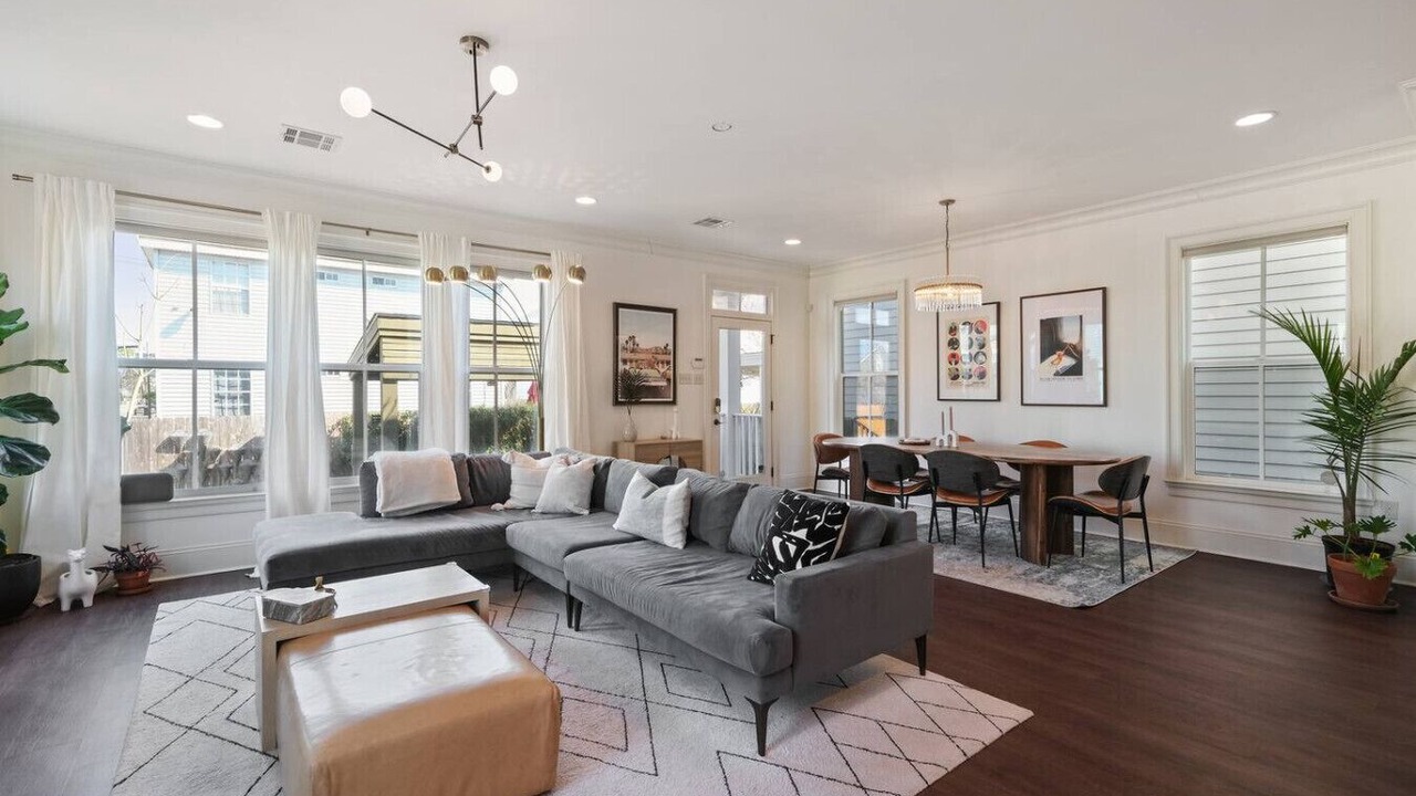 Photo of Livingroom in Freret