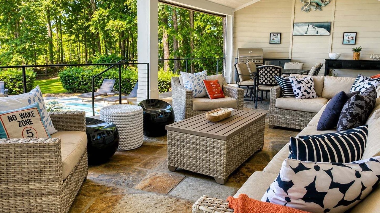 Photo of Patio Balcony in Misty River