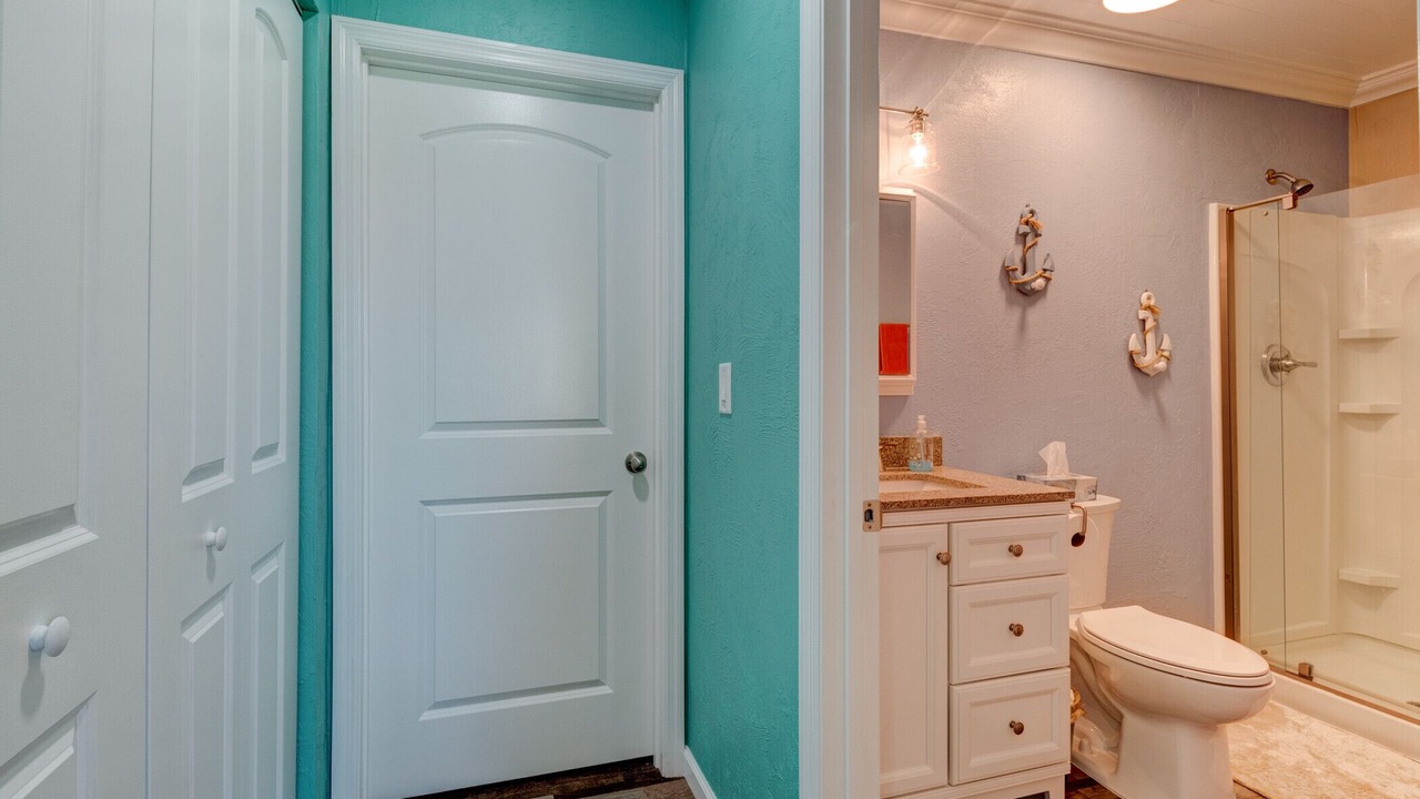 Photo of Bathroom in Sunny Shores