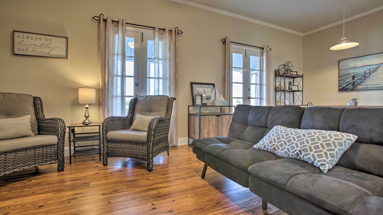 Photo of Livingroom in Madisonville