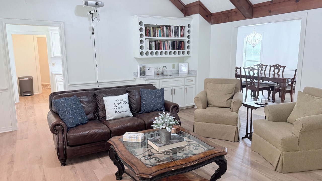Photo of Livingroom in Tougaloo
