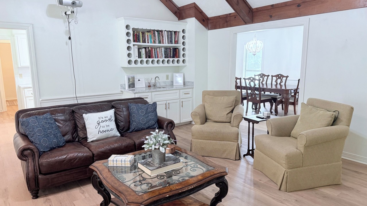 Photo of Livingroom in Tougaloo