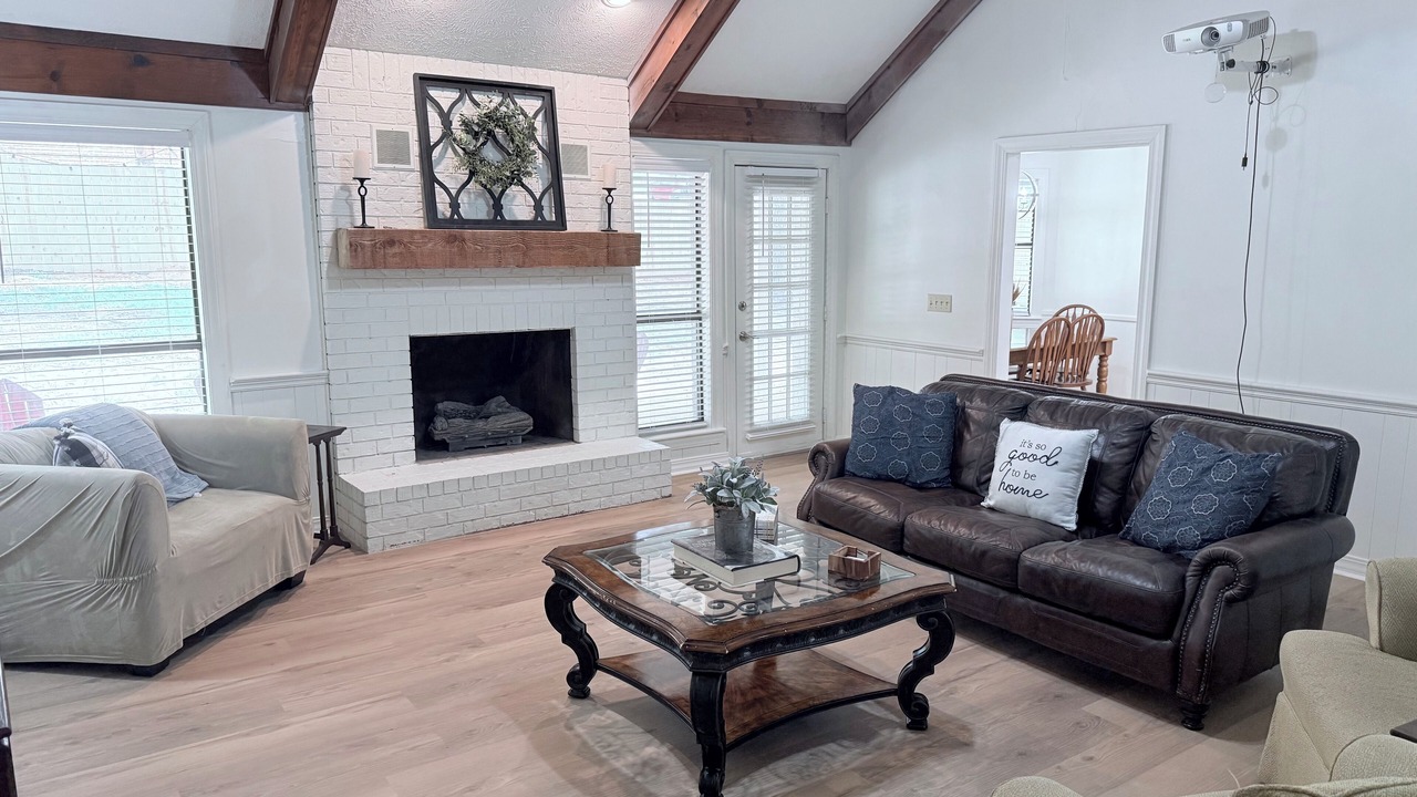 Photo of Livingroom in Tougaloo