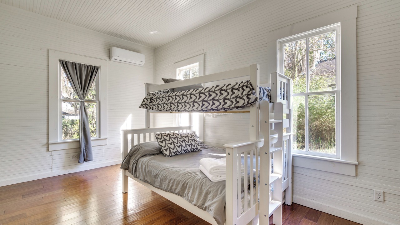 Photo of Bedroom in Historic District