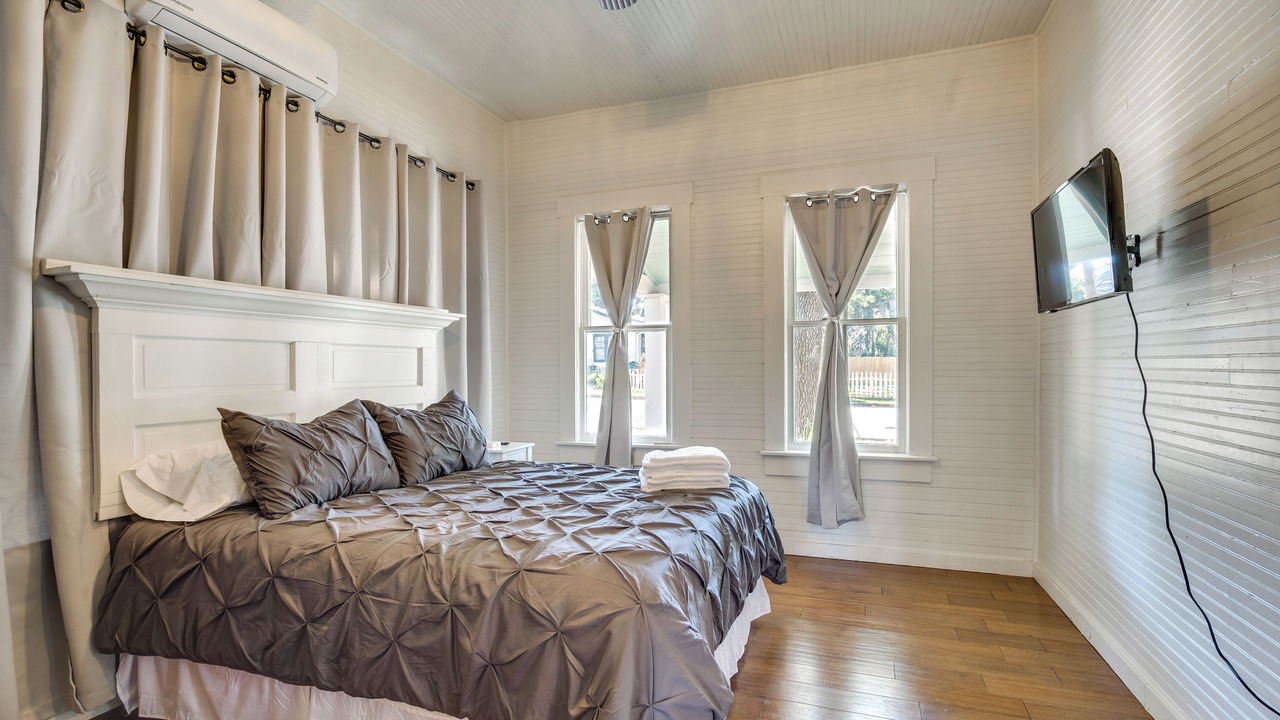 Photo of Bedroom in Historic District