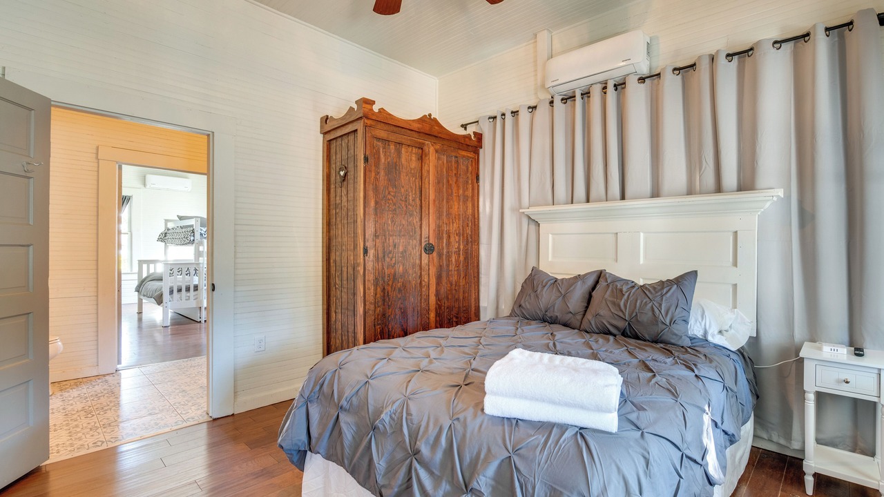 Photo of Bedroom in Historic District