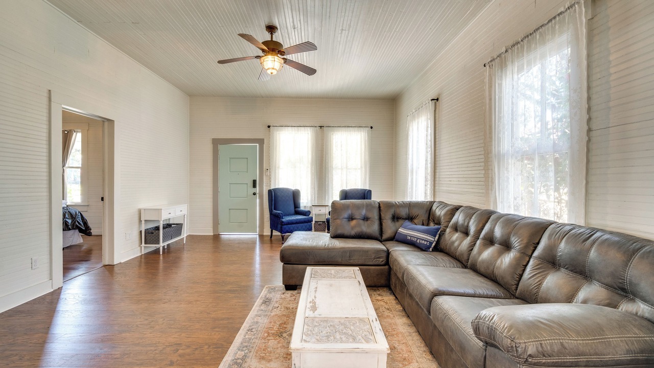 Photo of Livingroom in Historic District