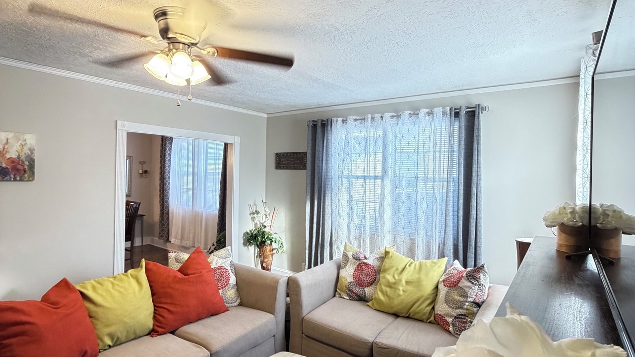 Photo of Livingroom in Midtown